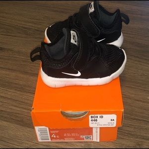 Baby Velcro Nike sneakers - size 4